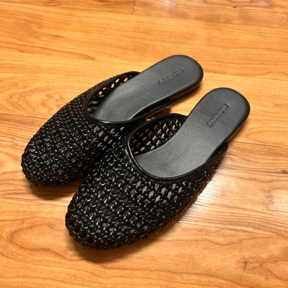 Old Navy Black Woven Flats Size 7 Womens jelly flats sandal flats